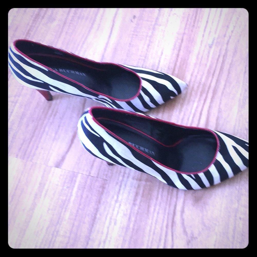 Sexy Zebra print pumps!